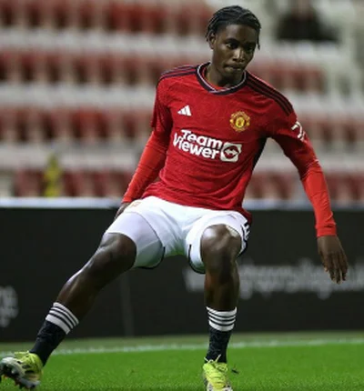 After fifteen years, Nigerian RB announces departure from Man Utd ahead of imminent Arsenal move
