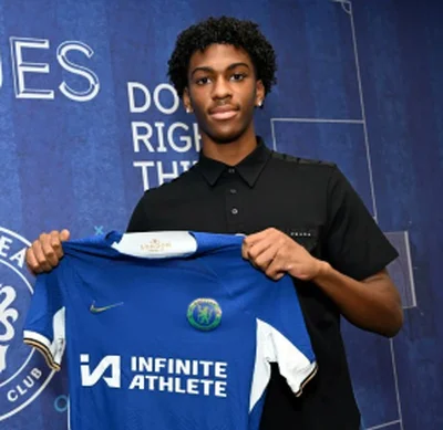 Confirmed: Talented defender capable of playing in multiple positions signs new Chelsea contractÂ 