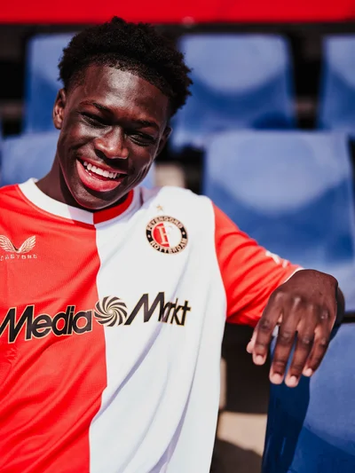 Confirmed: 18yo Nigerian centre-back signs new deal with Dutch giants Feyenoord