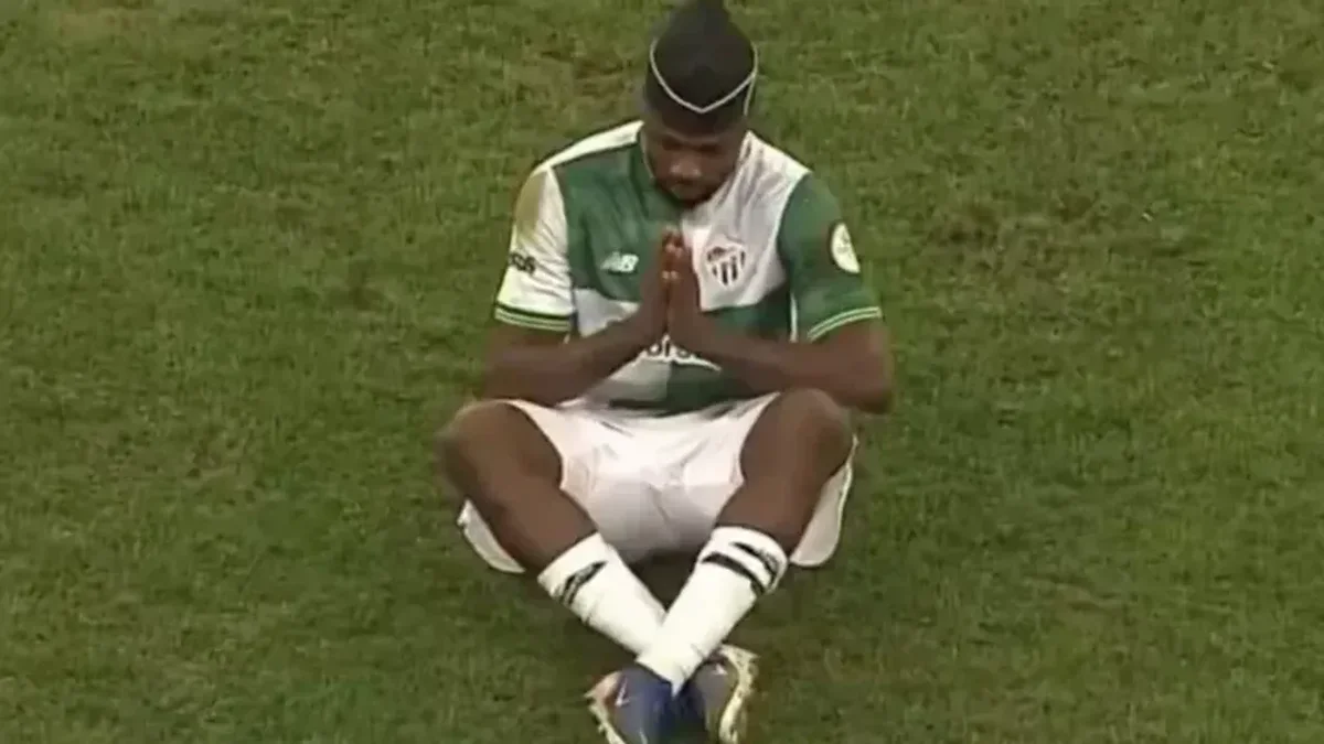 Iheanacho wins hearts with gesture towards Bursaspor chef after scoring 12th league goal