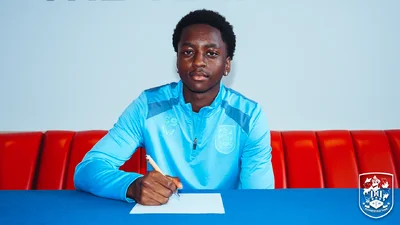 Huddersfield Town announce promising winger Onyeka has signed first professional contract