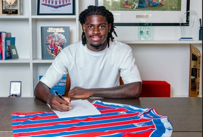 Promising centre-back Somade signs first professional contract with Crystal Palace
